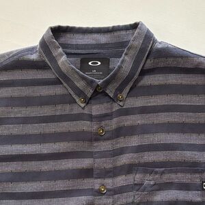 Oakley Men’s Large Striped Wicking Shirt Beach Surf Casual Button Down Summer